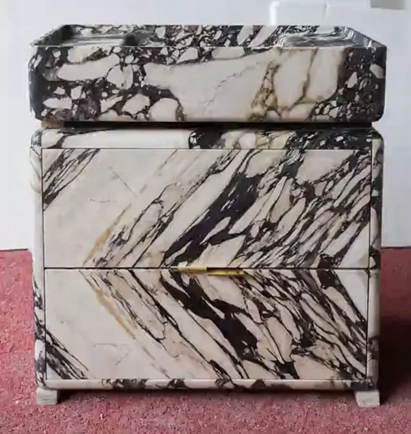 Marmor baderomsvaske med skap